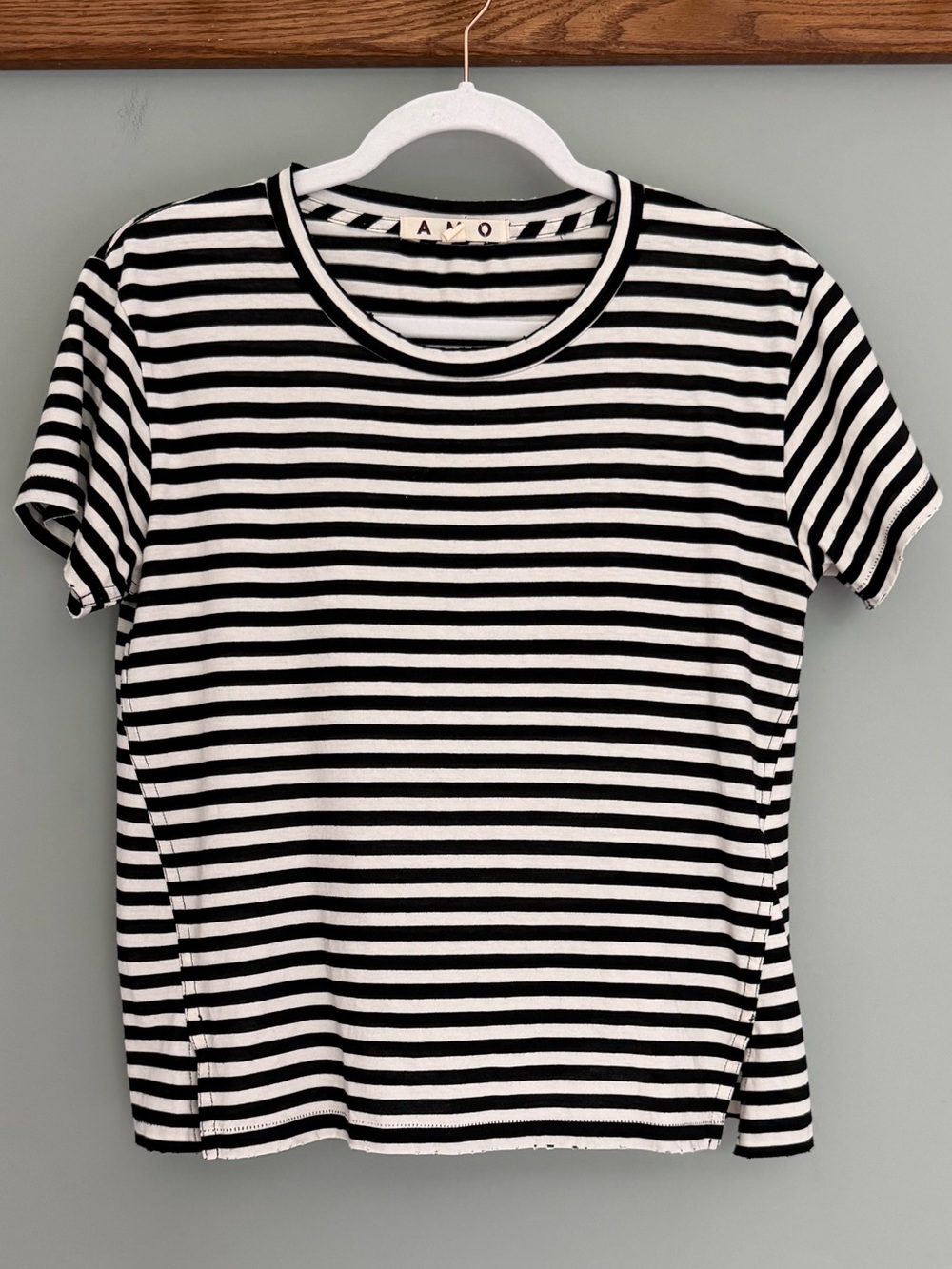 AMO "Seaton" Black Cream White Stripe Twist Short Sleeve Crew Neck Tee Shirt